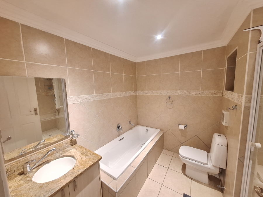 3 Bedroom Property for Sale in Wavecrest Eastern Cape